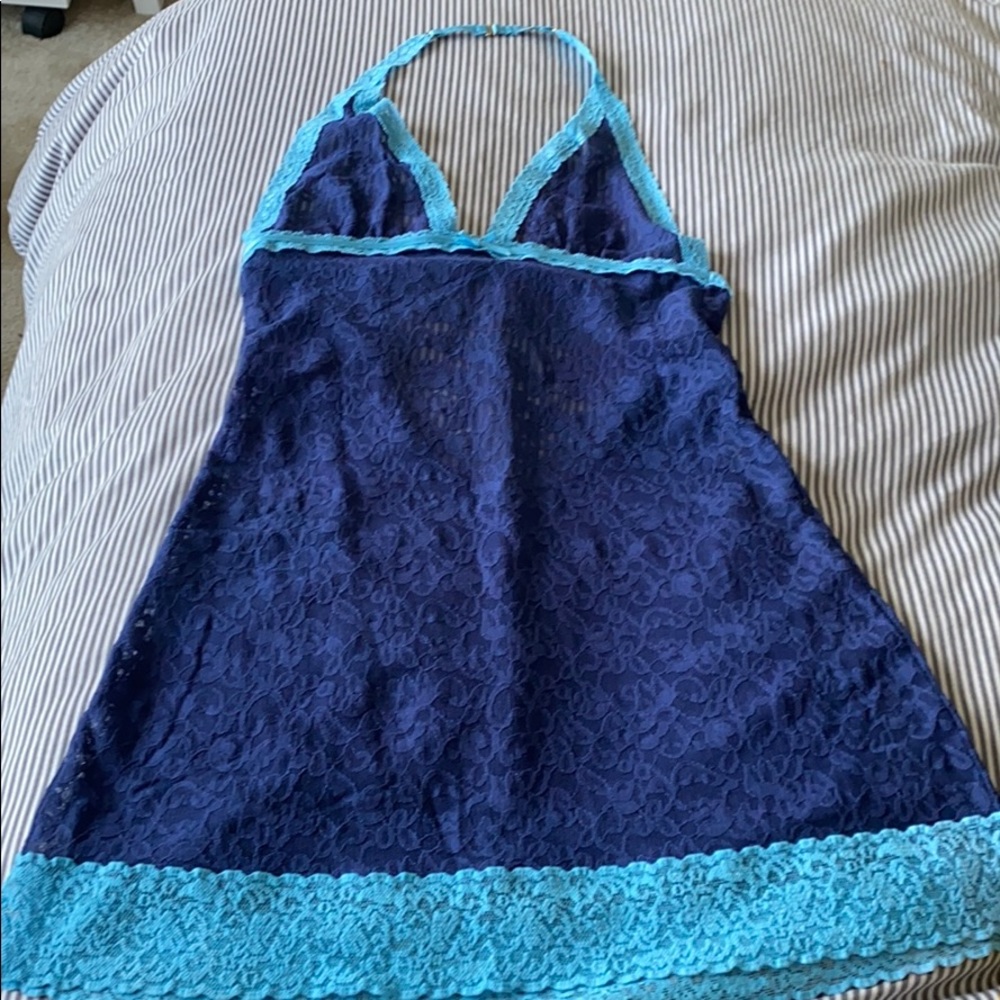 VICTORIA’S SECRET blue lace halter neglige, small